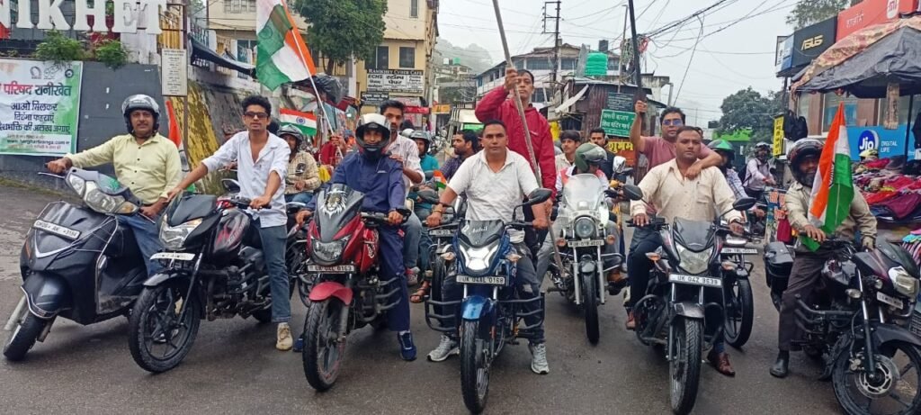 हर घर तिरंगा अभियान के तहत लगातार चौथे साल मुस्लिम समाज ने निकाली तिरंगा रैली, देश भक्ति से गूंजा रानीखेत।