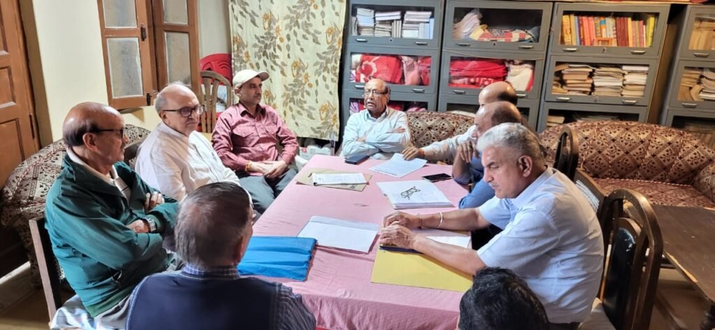 अब व्यापारियों की आम बैठक बहुमत से होगा आय व्यय के विवाद का फैसला, चुनाव समिति की बैठक में लिया गया निर्णय। इस दिन होगा बैठक का आयोजन।