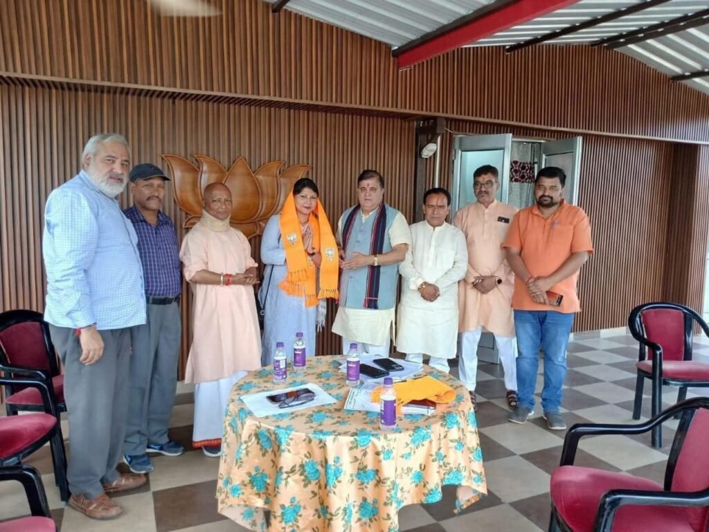 सत्ता के मजे के लिए आत्म सम्मान गिरवी रख प्रतिद्वंदी प्रत्याशी के स्वागत को मजबूर हुए विधायक महंत दलीप रावत।
