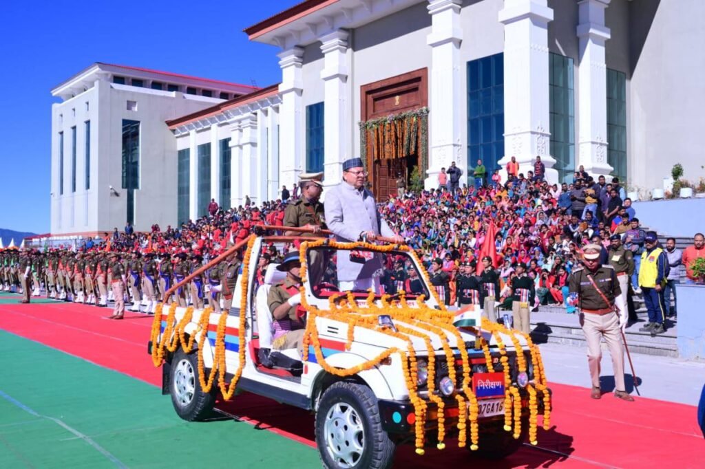 ग्रीष्मकालीन राजधानी गैरसैंण में मुख्यमंत्री ने शहीदों को श्रद्धांजलि अर्पित की, गैरसैंण एवं आसपास के क्षेत्रों को स्मार्ट सिटी की तर्ज पर विकसित करने की बात कही।