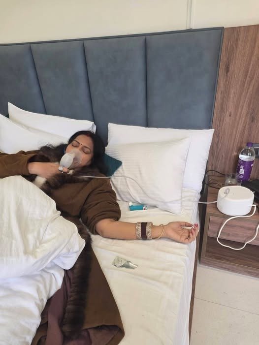 SIT के पास फ़ोन जमा करवाने से पहले उर्मिला सनावर की तबियत हुई ख़राब, फ़ोन जमा करवाने नहीं पहुंची उर्मिला सनावर, फेसबुक पोस्ट से दी जानकारी।