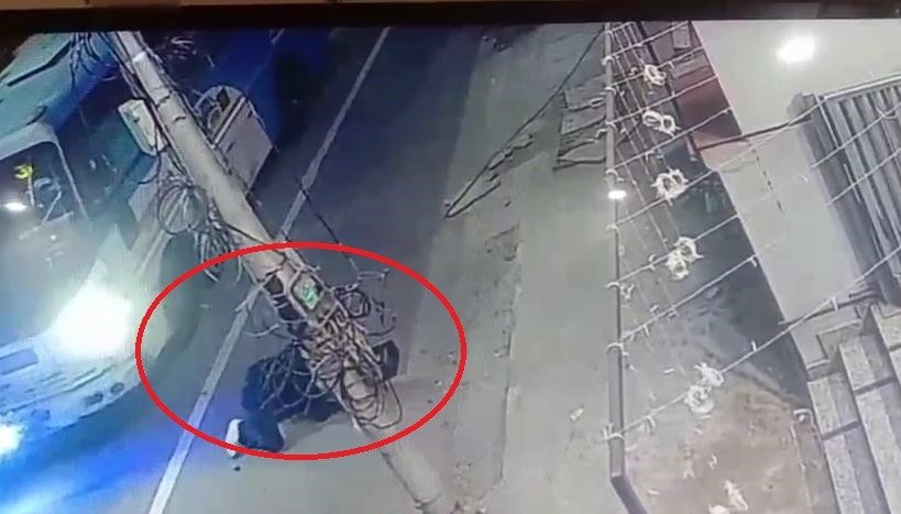 भीमताल शादी में आ रहे युवक को जहरखुरानी ने लूटा, एक लाख ट्रांसफर किये, फिर बस कर्मियों ने बस से फेंका, वीडियो हुआ वायरल।