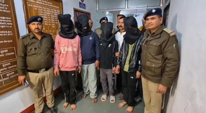 पकड़े गए हल्द्वानी डबल मर्डर के आरोपी, शराब पीते समय लक्ष्मी के साथ की छेड़छाड़ के विरोध पर शुभम की हत्या, पहचान छिपाने के लिए लक्ष्मी को भी मौत के घाट उतारा, 4 आरोपी गिरफ्तार