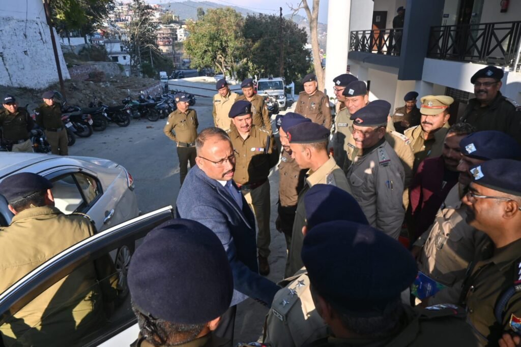 अल्मोड़ा एसएसपी को दी गई भावभीनी विदाई, कार्यकाल में गांजा-1634 kg, चरस-24 kg, स्मैक-836 gm व अफीम-1.14 kg बरामद हुआ। 1.5 करोड़ रुपए की ठगी गई धनराशि वापस भी करवाई।