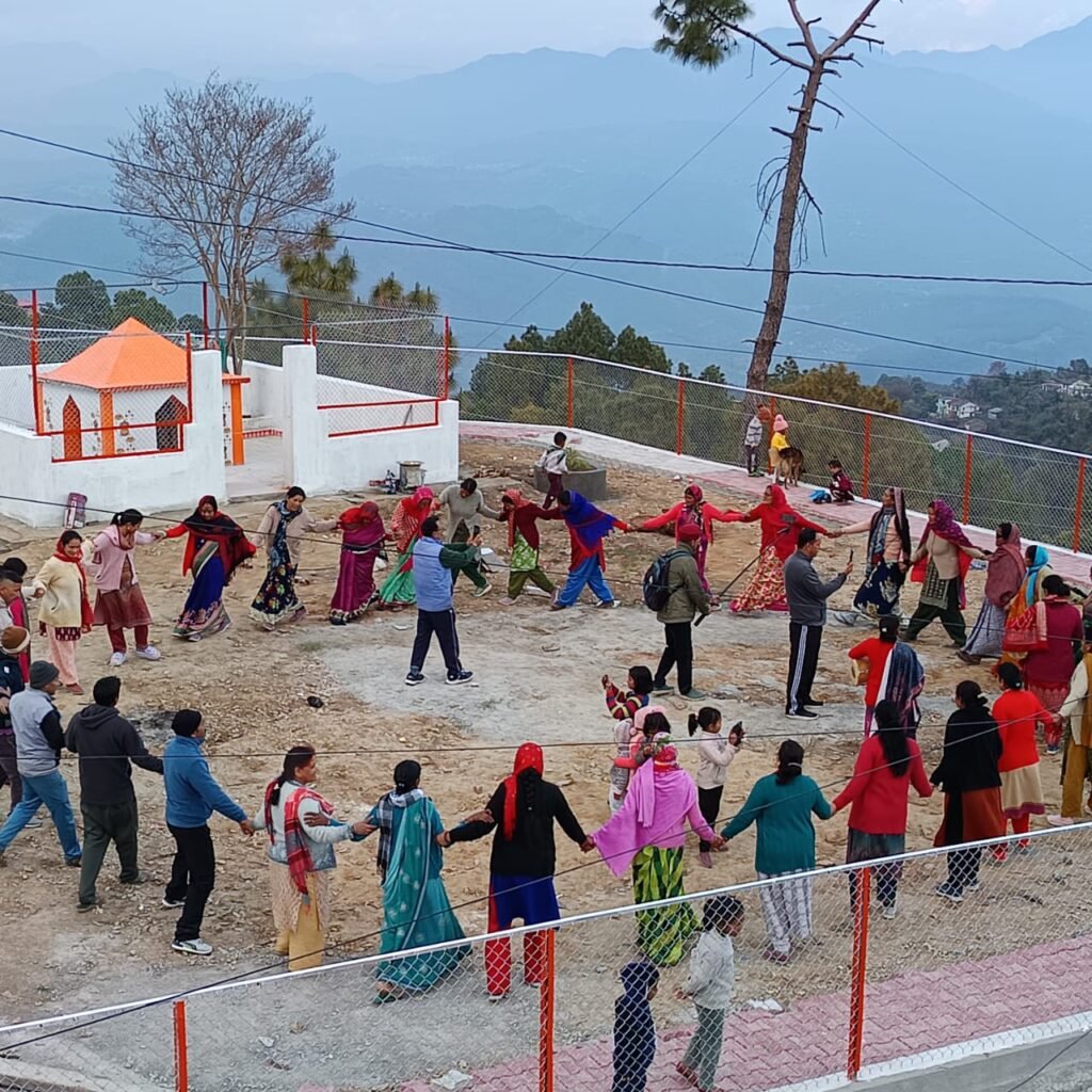 हिन्दू नव वर्ष और चैत्र मास आगमन पर हुआ झोड़ा गायन का आयोजन, पालिकाध्यक्ष बोले भविष्य में वृहद रूप दिया जाएगा।