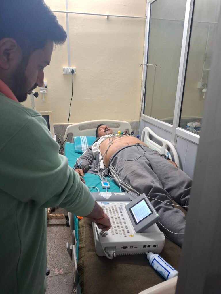 द्वाराहाट के पूर्व विधायक महेश नेगी का बिगड़ा स्वास्थ, हल्द्वानी रेफेर किया गया।