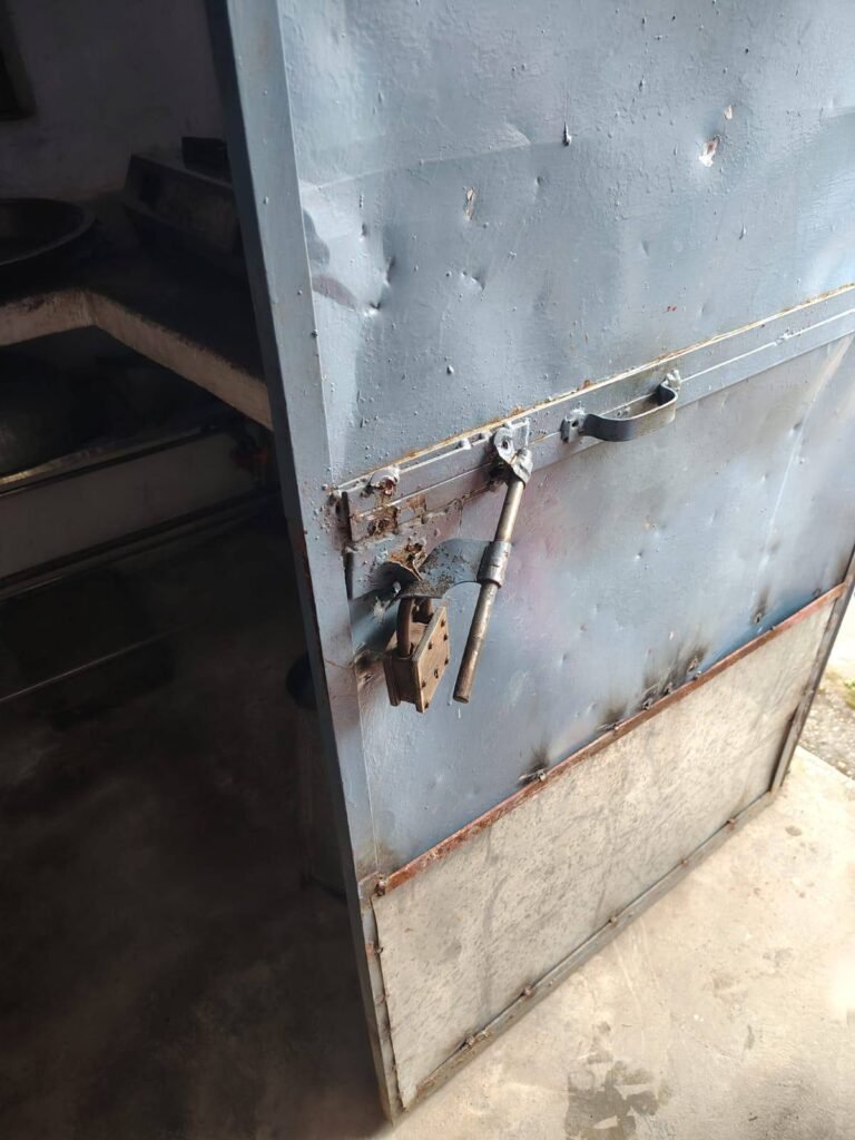 ताड़ीखेत ब्लॉक के प्राथमिक विद्यालय में ताला तोड़कर गैस सिलेंडर और खाने का सामान चोरी।