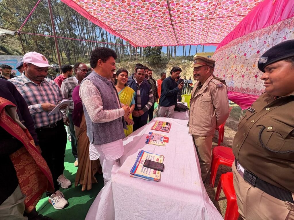 धामी सरकार के चार वर्ष पूरे होने पर रानीखेत में लगा बहुउद्देशीय शिविर, विधायक नैनवाल ने किया शुभारम्भ।