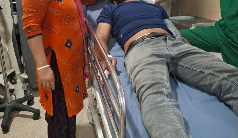 फंदे से उतार कर पुलिस कर्मियों ने दिया सीपीआर और बच गई एक व्यक्ति की जान।