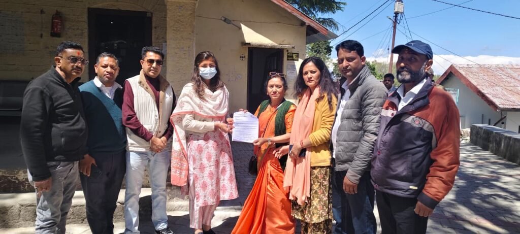 रानीखेत में मुख्यमंत्री राहतकोष पात्र व्यक्तियों को ना मिलने का आरोप लगा कांग्रेस ने सौंपा ज्ञापन। प्रशासनिक दखल की मांग।