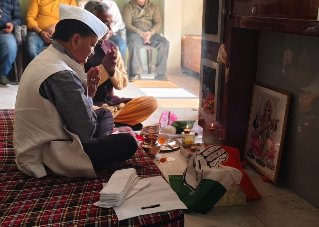 रानीखेत में कांग्रेस कार्यालय का उद्घाटन करन माहरा ने विधि विधान के साथ किया।