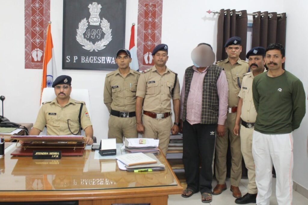 कपकोट के होटल में मिली विस्फोटक सामग्री, 104 जिलेटिन छड़ों के साथ होटल मालिक गिरफ्तार।