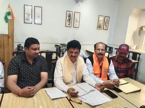 रानीखेत में एनआईसीयू को लेकर विधायक नैनवाल ने करन माहरा को दी खुली बहस की चुनौती।
