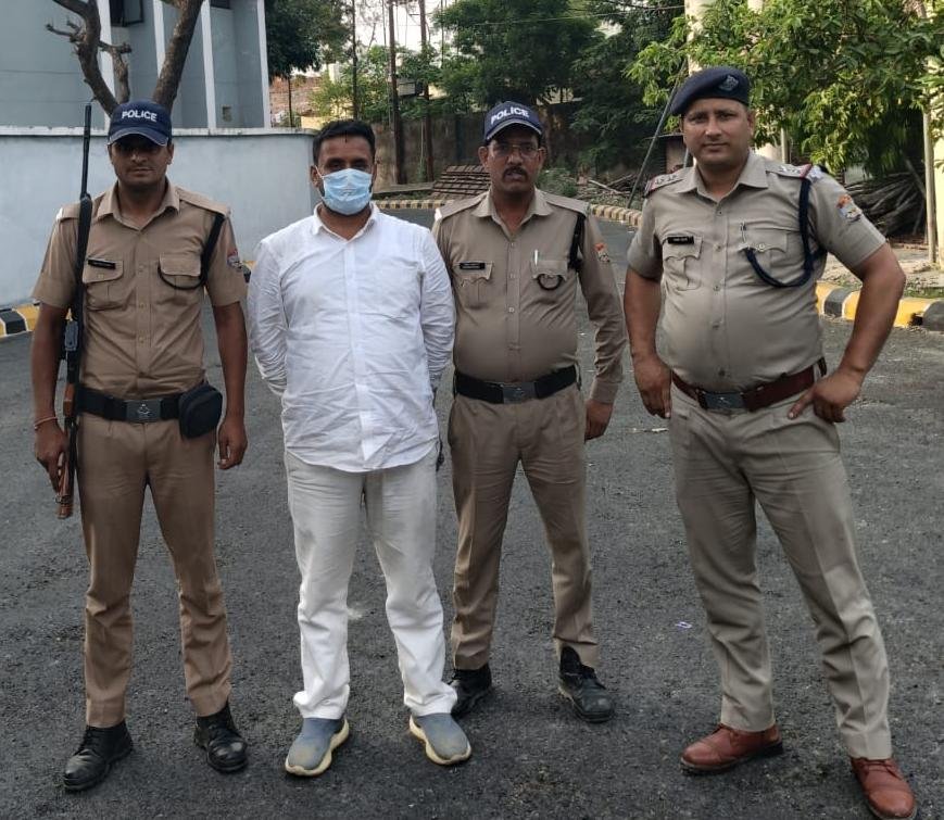 कुमाऊं में ₹25 करोड़ से अधिक की भू-धोखाधड़ी का मुख्य आरोपी धनंजय गिरी गिरफ्तार।