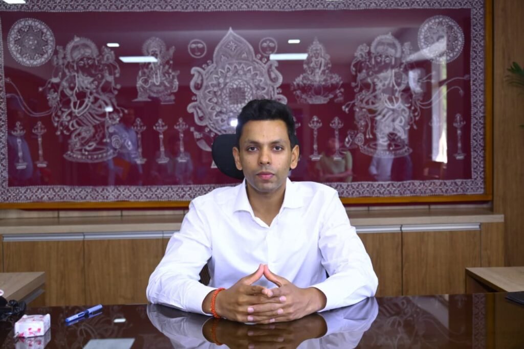 द्वाराहाट और अल्मोड़ा में लगेंगे विशेष आधार कैंप – जिलाधिकारी अंशुल सिंह।