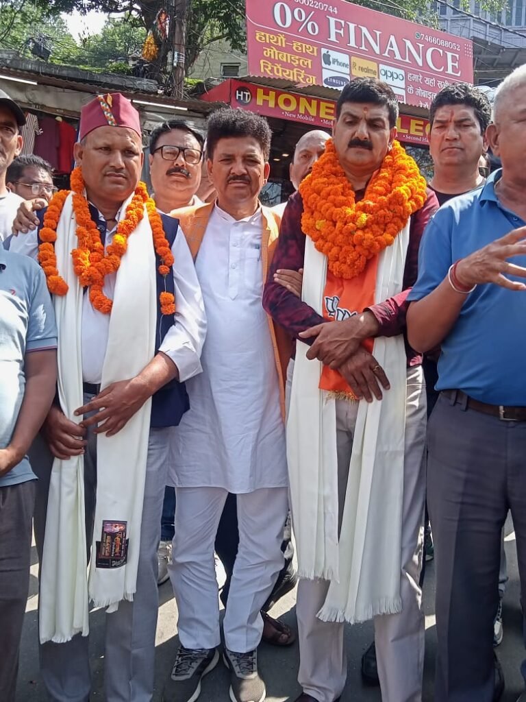 नव नियुक्त पदाधिकारियों विमल भट्ट और चंद्रशेखर आर्य का रानीखेत में हुआ स्वागत।