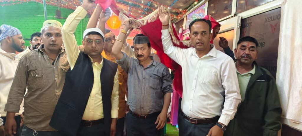 रानीखेत: 52वां उर्स मुबारक चादरपोशी के साथ शुरू हुआ, देश की सलामती एवं एकता के लिए दुआयें मांगी।