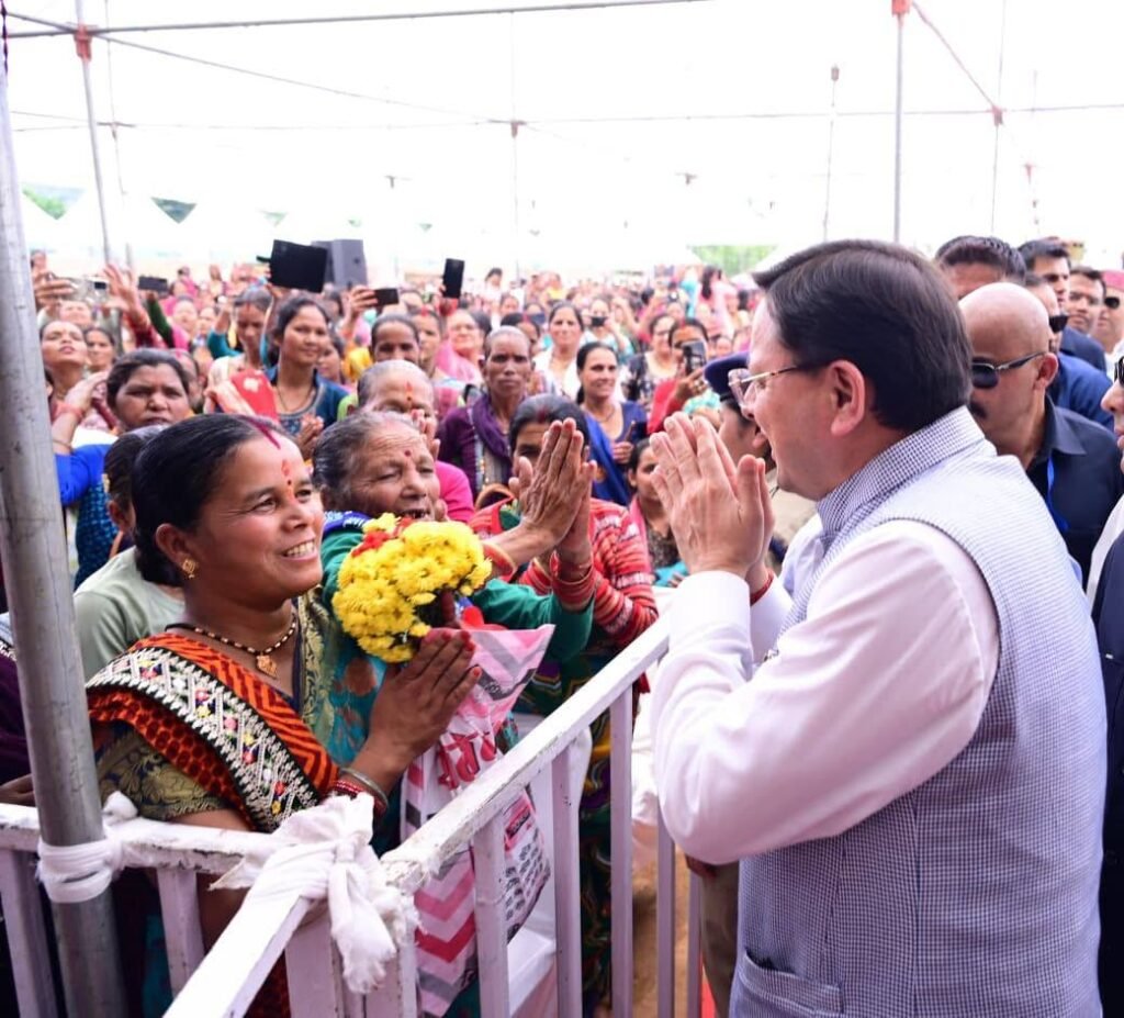 हवालबाग में बोले मुख्यमंत्री : अल्मोड़ा जिले में 6 करोड़ से होगी तारबाड़, खेत बचाओ अभियान का किया शुभारम्भ, मिट्टी संरक्षण, पारंपरिक फसलों और किसान आय पर जोर दिया।