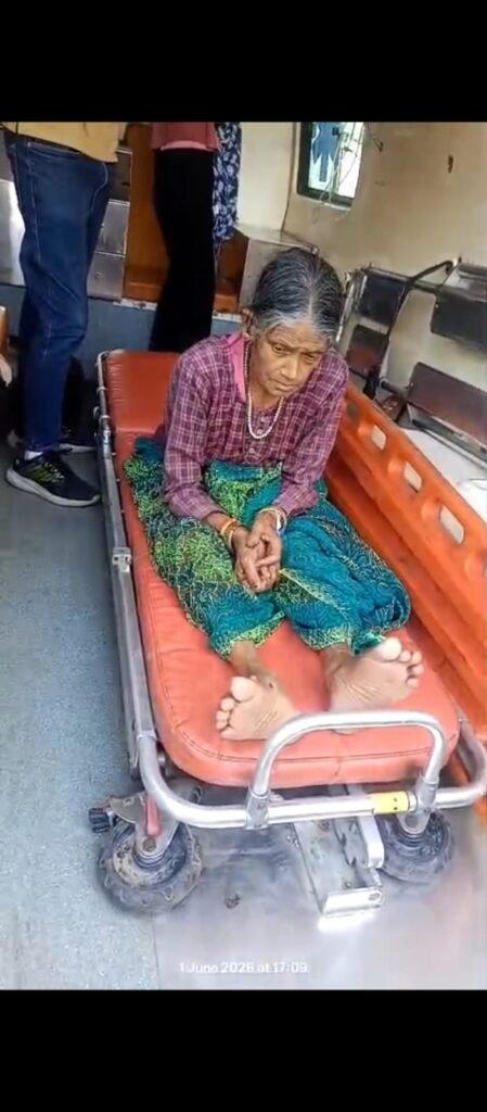देघाट से रानीखेत तक बदलनी पड़ी तीन एम्बुलेंस, परिजनों का आरोप, डॉक्टर ने बिना देखे किया रेफर।