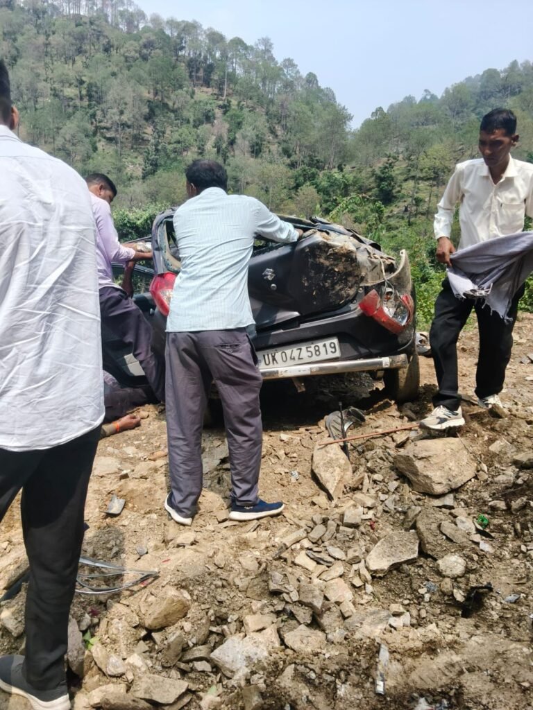 दर्दनाक हादसा : लमगड़ा में आल्टो कार खाई में गिरी अल्टो, चार की मौत—दो घायल