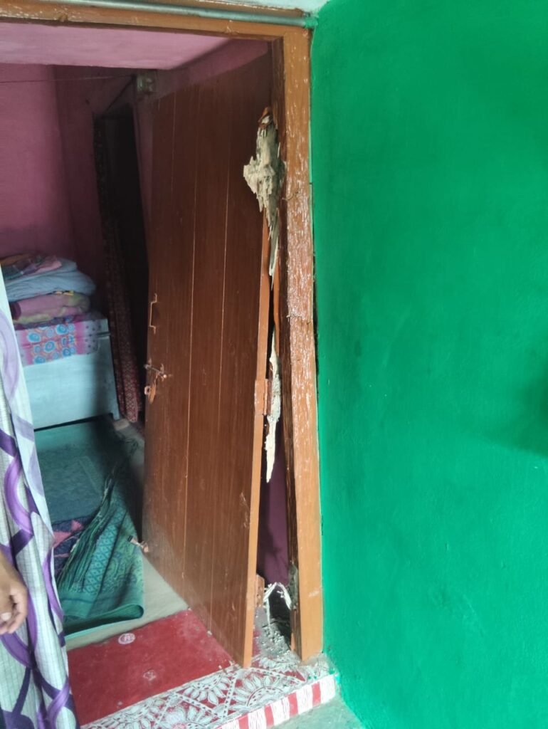 रानीखेत के इस गांव में एक ही रात तीन घरों में हुई चोरी, पहले भी चोरी की कई घटनाए हो चुकी, ग्रामीणों में दहशत।