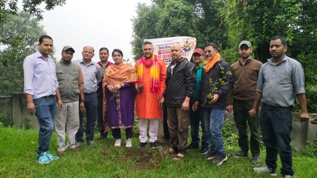 विश्व हिन्दू परिषद् ने सेवा सप्ताह के अंतर्गत नेशनल इंटर कॉलेज में वृक्षारोपण अभियान चलाया।