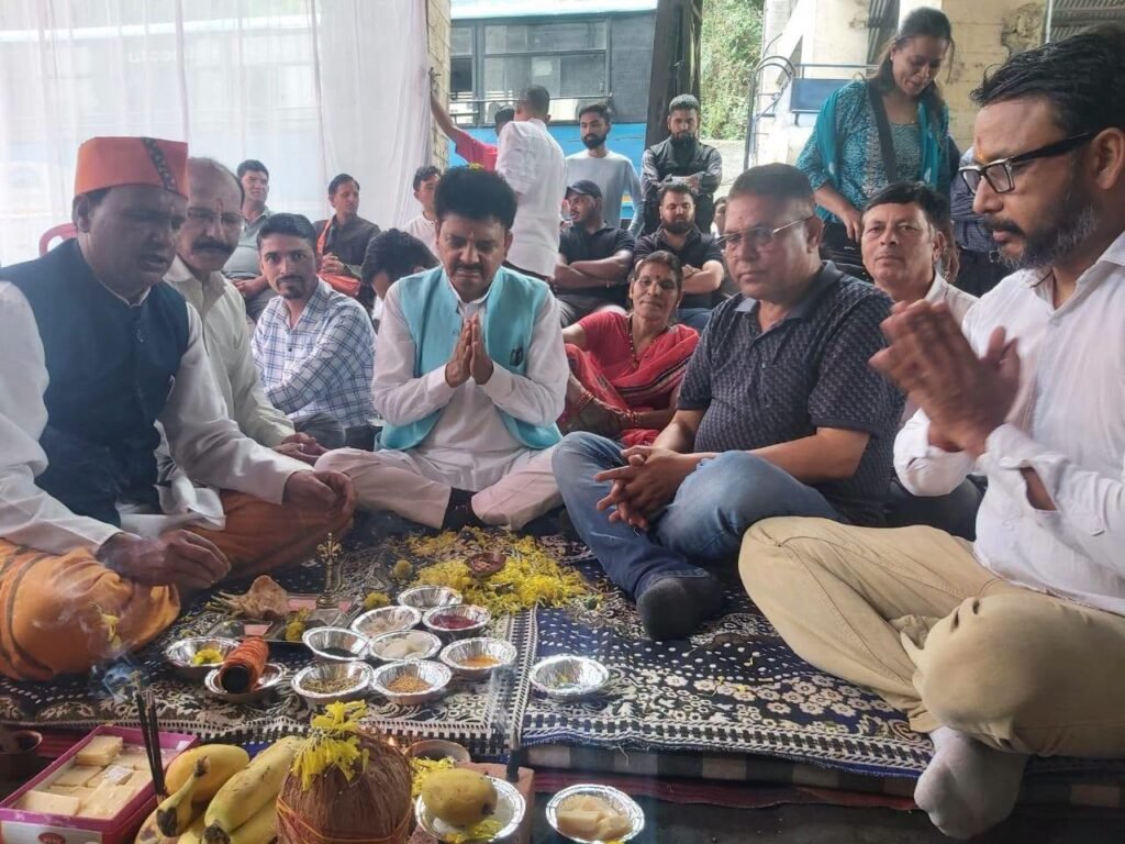 रानीखेत में आधुनिक सुविधाओं से युक्त नया बस स्टेशन बनेगा , विधायक डॉ० प्रमोद नैनवाल ने किया भूमि पूजन।