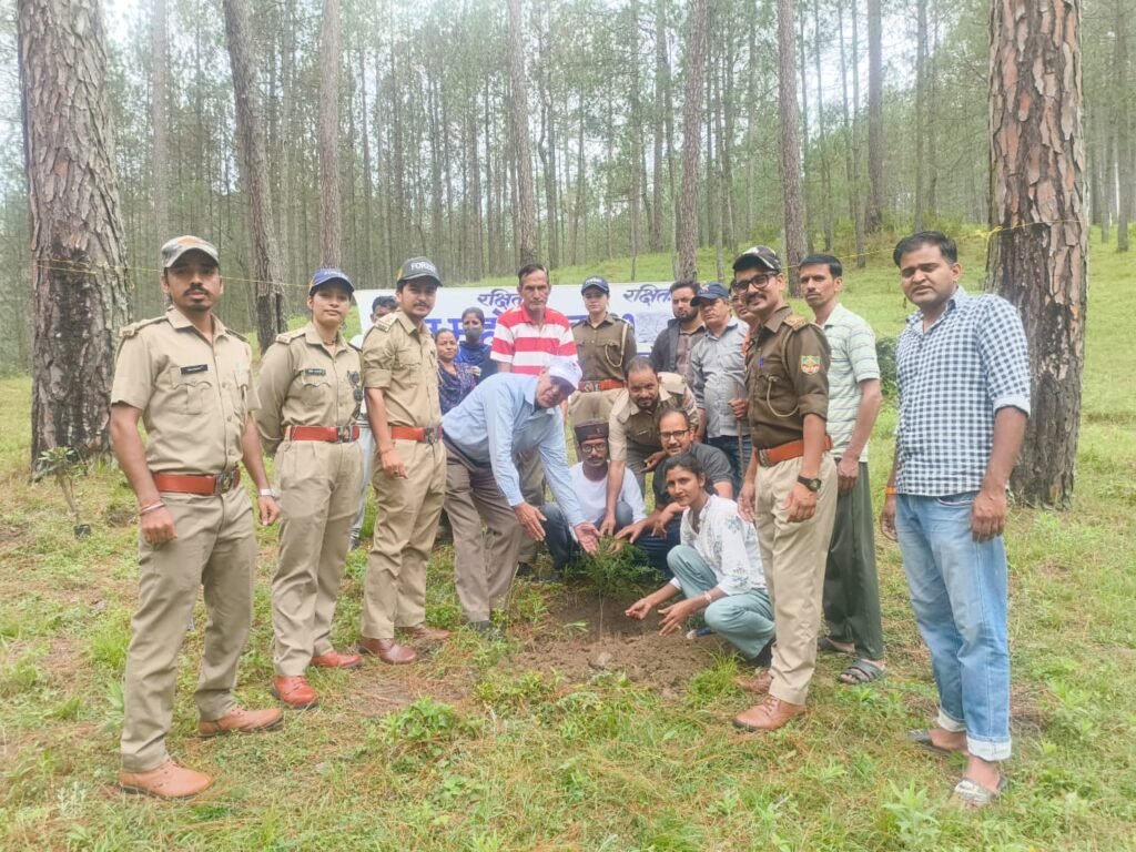 रानीखेत के सौनी में मनाया गया वन महोत्सव , “एक पेड़, एक जीवन” दिया गया नारा।