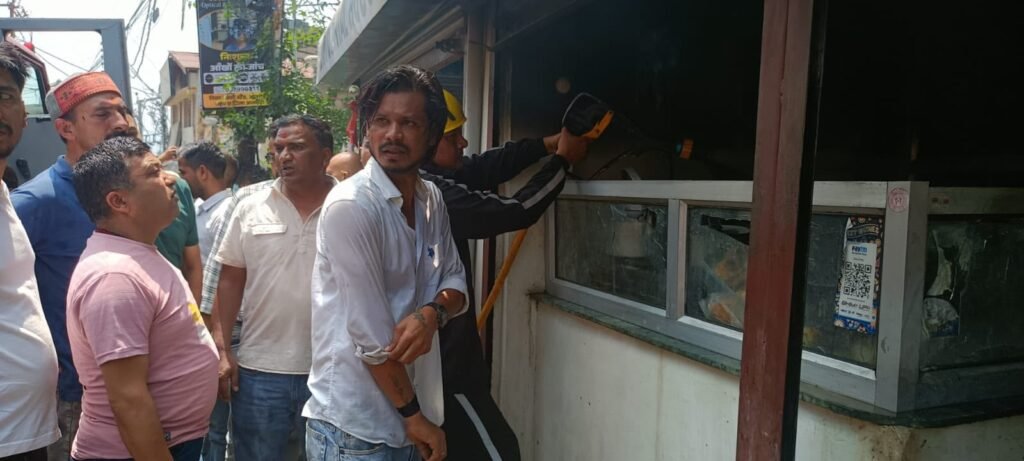 एलपीजी रिसाव से रेस्टोरेंट में लगी आग, फायर सर्विस की शीघ्रता से बड़ा हादसा टला