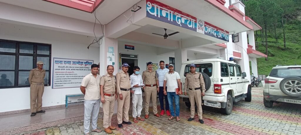 ऑनलाइन ठगी में रानीखेत और दन्या के दो – दो और सोमेश्वर के एक मामले का हुआ खुलासा, दो अभियुक्त गिरफ्तार।