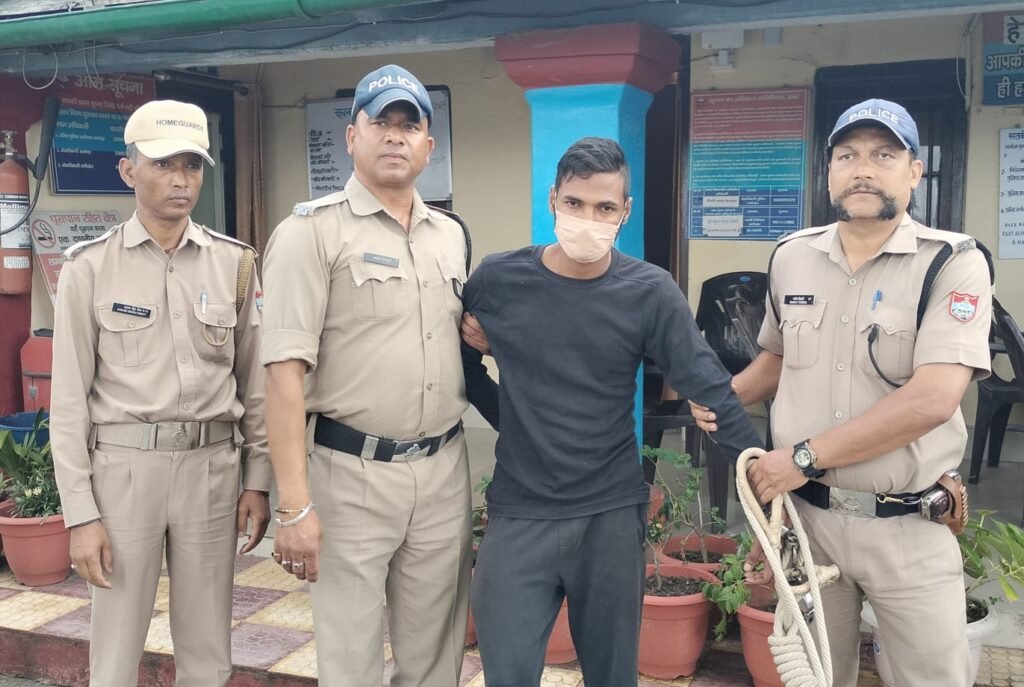 रानीखेत के ऐना गांव हत्याकाण्ड का हुआ खुलासा, स्कूटी में आये मामूली स्क्रैच के चलते दिया हत्याकांड को दिया अंजाम, आरोपी गिरफ्तार।