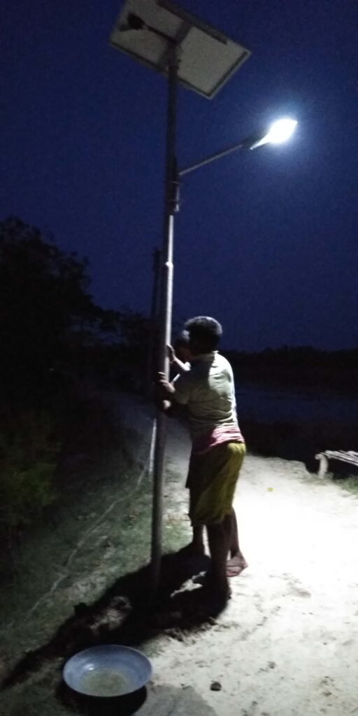 ताड़ीखेत में ब्लॉक में 80 लाख रुपये की सोलर लाइट के कार्यो की होगी जांच, जिलाधिकारी अंशुल सिंह ने दिए आदेश, भुगतान पर भी लगी रोक।