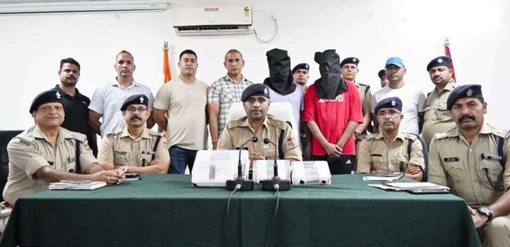 जुए में हारी रकम की भरपाई के लिए रची 8 लाख की डकैती, हल्द्वानी में हुई लूट का खुलासा, दो आरोपी गिरफ्तार, 31 हजार की नकदी और चार जिंदा कारतूस बरामद