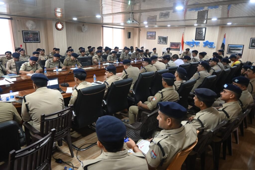 एसएसपी ने नशा तस्करों और साइबर ठगों पर कड़ी कार्रवाई के निर्देश दिए, रानीखेत के विनोद फर्त्याल और कमल गोस्वामी बने ‘Employee of the Month’