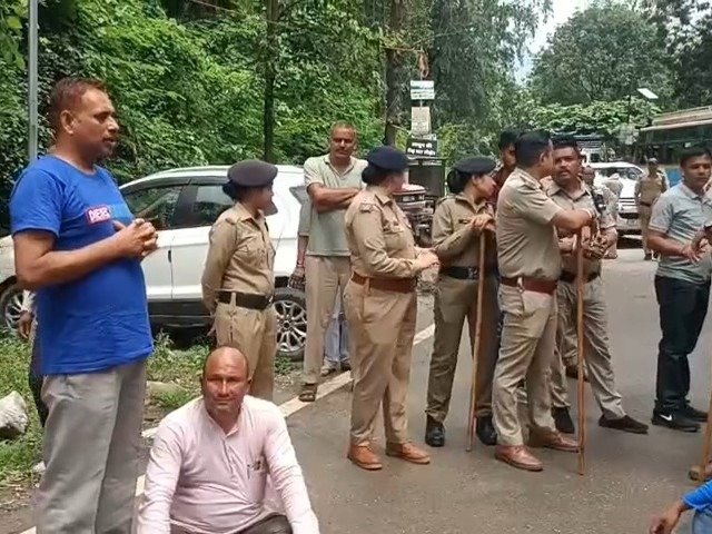 सल्ट के डभरा सौराल में बाघ के हमले का विरोध पड़ा महंगा, हाईवे चक्काजाम करने पर नौ पर मुकदमा।