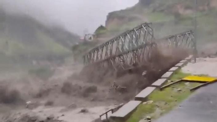 नीती घाटी में तीन बार फटा बादल, वैली ब्रिज बहा, BRO का ऑपरेटर लापता, देखिये वीडियो।