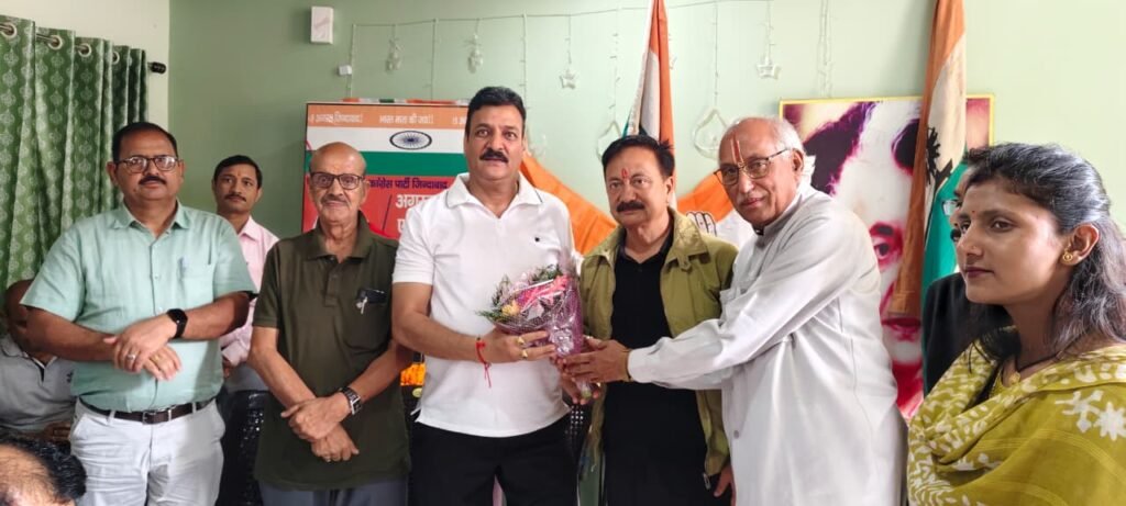 विधानसभा चुनाव को लेकर कांग्रेस ने कसी कमर, प्रभारी दीप डांगी ने रानीखेत में कार्यकर्ताओं को किया एकजुट
