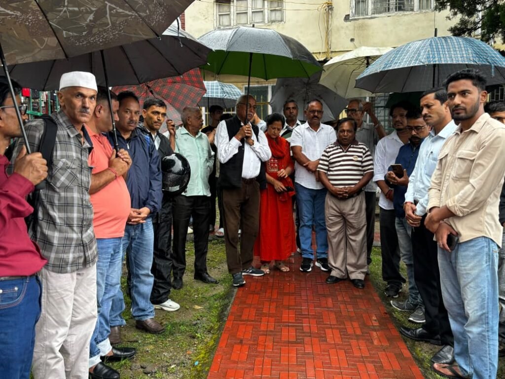 खड़गे के मंच के ‘शुद्धीकरण’ के विरोध में गाँधी चौक रानीखेत में कांग्रेस का धरना।