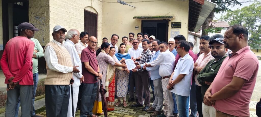 कांग्रेस का आरोप : भाजपा फर्जी आपत्तियों लगाकर वोटर्स का नाम कटवाने की कर रही कोशिश, संयुक्त मजिस्ट्रेट को ज्ञापन सौंप कर कार्यवाई की मांग।