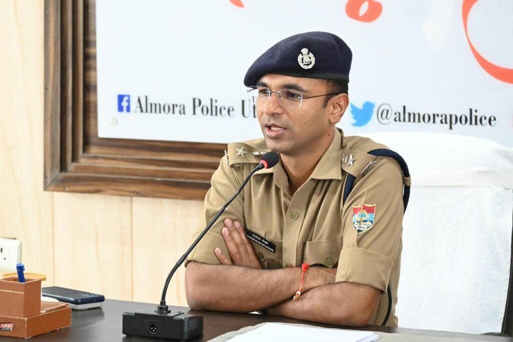 अल्मोड़ा जिले के 9 लोगों ने साइबर अपराधियों को दे रखे थे अपने बैंक खाते, हो रहा था भारी लेन देन , पुलिस ने खाते बंद करवा कर 9 लोगों पर दर्ज किया मुक़दमा।
