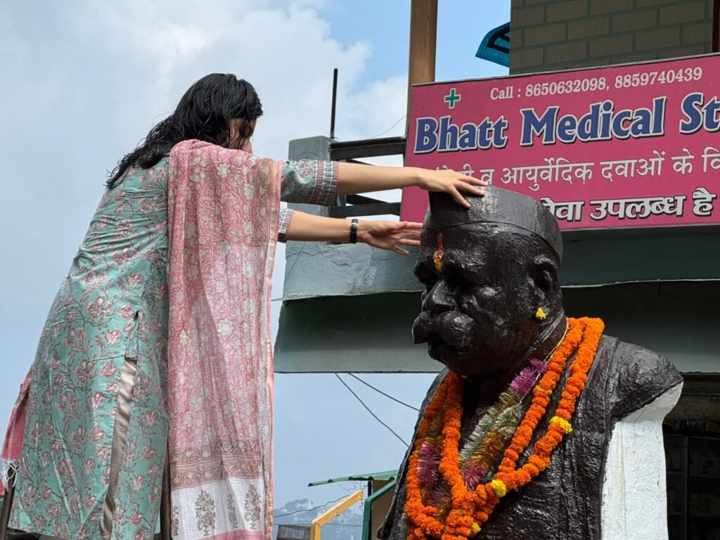 भारत रत्न पं. गोविंद बल्लभ पंत की जयंती पर रानीखेत में निकली प्रभात फेरी, विद्यार्थियों ने दी शानदार प्रस्तुति।
