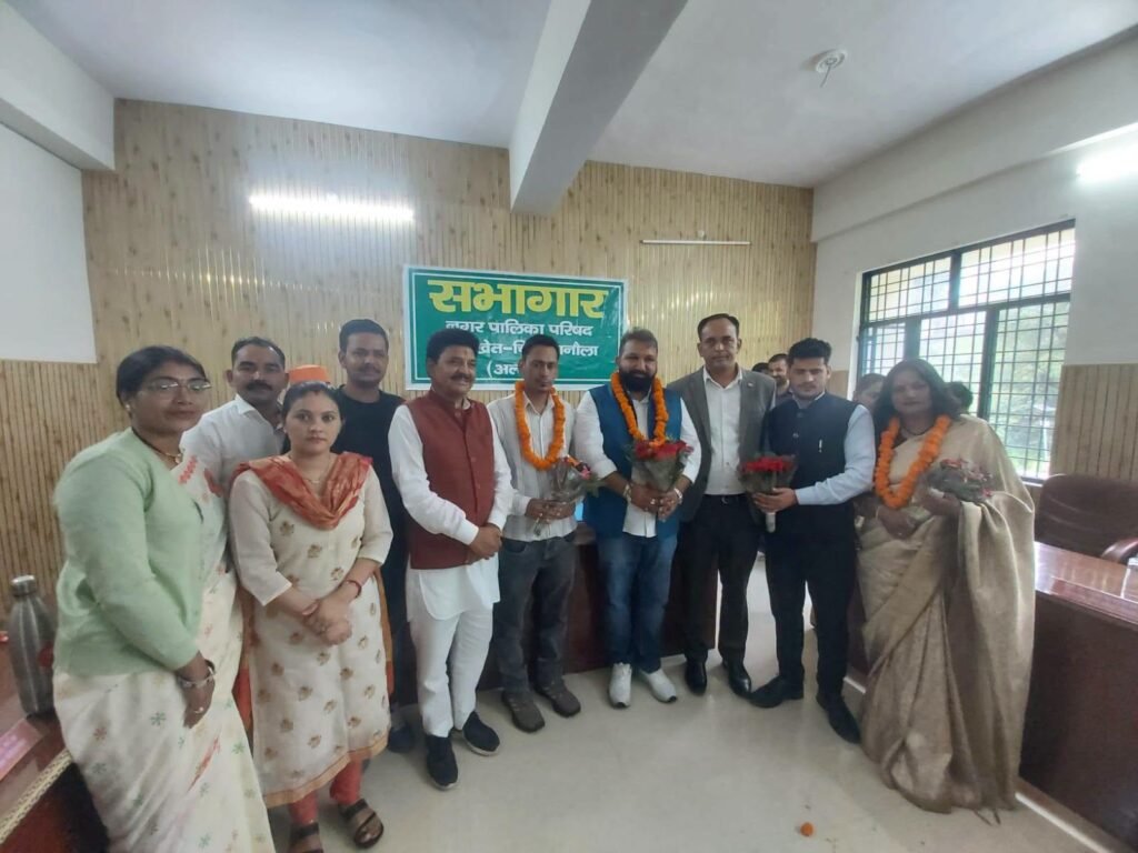 पिछली बार टला था शपथ ग्रहण, अब चिलियानौला नगर पालिका के तीन मनोनीत सभासदों ने ली शपथ, विधायक भी उपस्थित रहे।