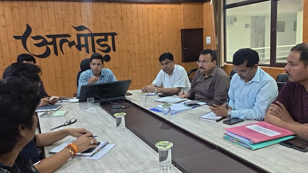 जिलाधिकारी अल्मोड़ा ने की आपात बैठक – अतिवृष्टि के चलते दो सितंबर को जिले के सभी स्कूल और आंगनबाड़ी केंद्र बंद, खुदाई से जुड़े सभी काम रोकने के निर्देश।