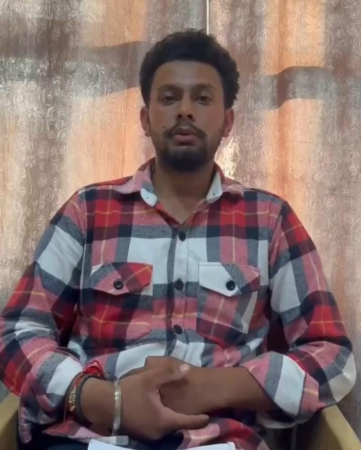 बड़ी गजब की राजनीति है, पल पल में कहानी बदल जाती है – छात्र संघ अध्यक्ष रानीखेत ने नए वीडियो में NSUI ज्वाइन करने के दावे को बताया गलत, रानीखेत की राजनीती में बड़ी हलचल।