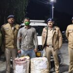 सल्ट में पुलिस ने टैक्सी से 38.220 किलो गांजा बरामद किया, तस्कर गिरफ्तार, गांजे की कीमत करीब 9.55 लाख रुपये, पुलिस टीम को नकद इनाम।